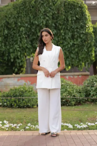Elegant White Sleeveless Blazer & Pants Set